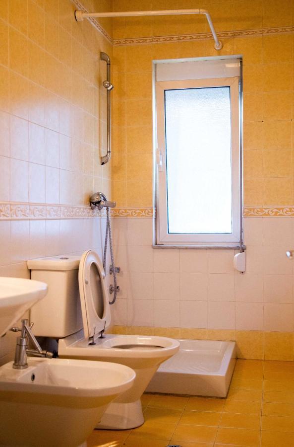 Blue Door Hostel Tirana Eksteriør billede