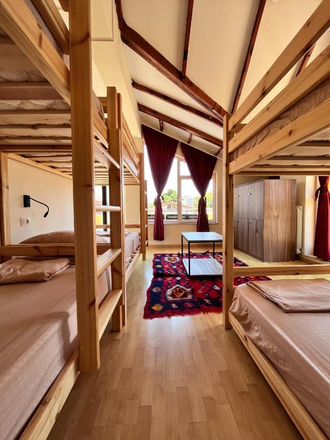 Blue Door Hostel Tirana Eksteriør billede