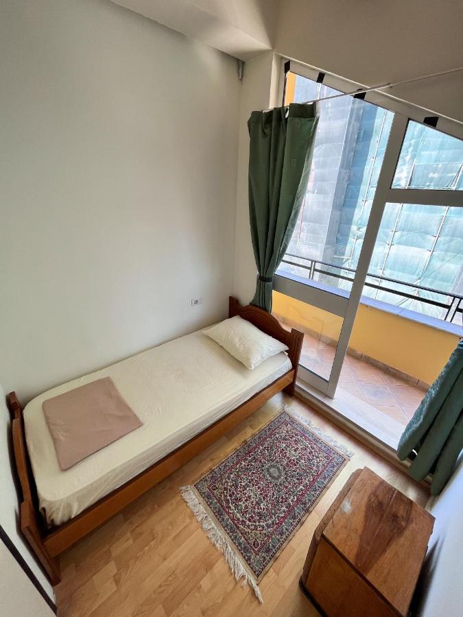 Blue Door Hostel Tirana Eksteriør billede