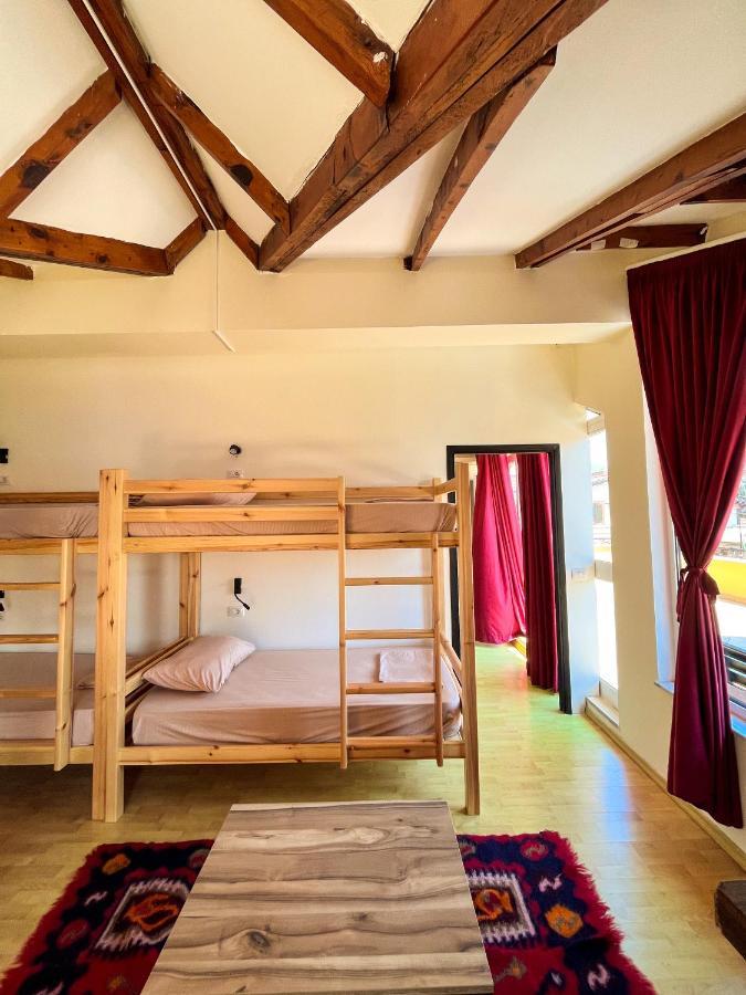 Blue Door Hostel Tirana Eksteriør billede