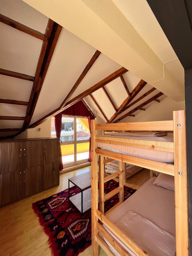 Blue Door Hostel Tirana Eksteriør billede