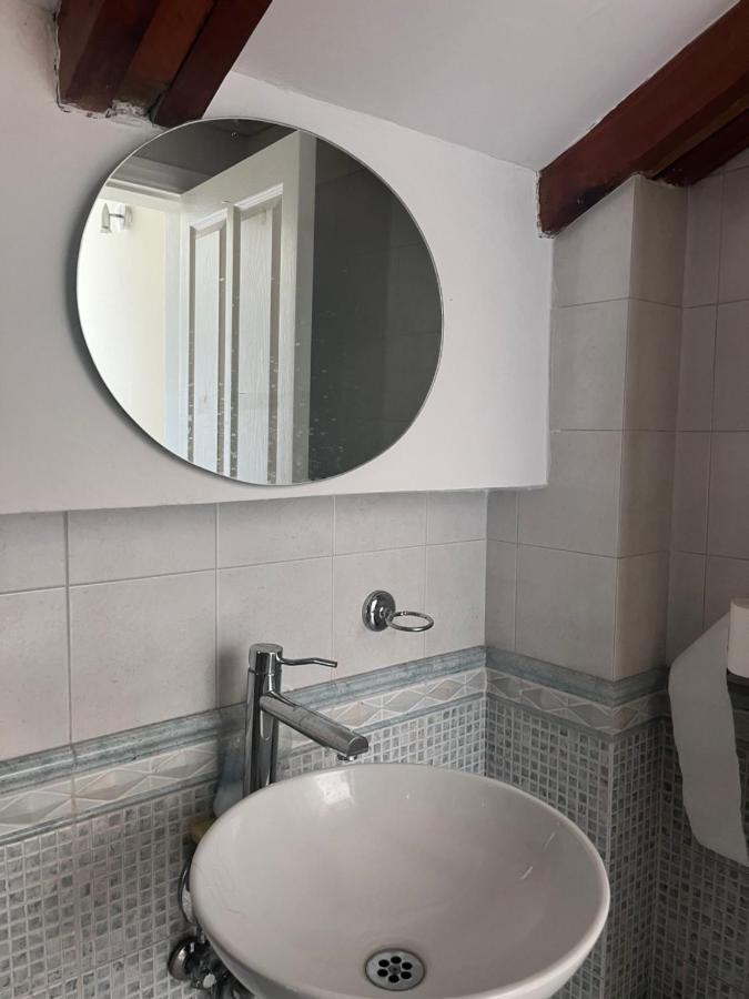 Blue Door Hostel Tirana Eksteriør billede