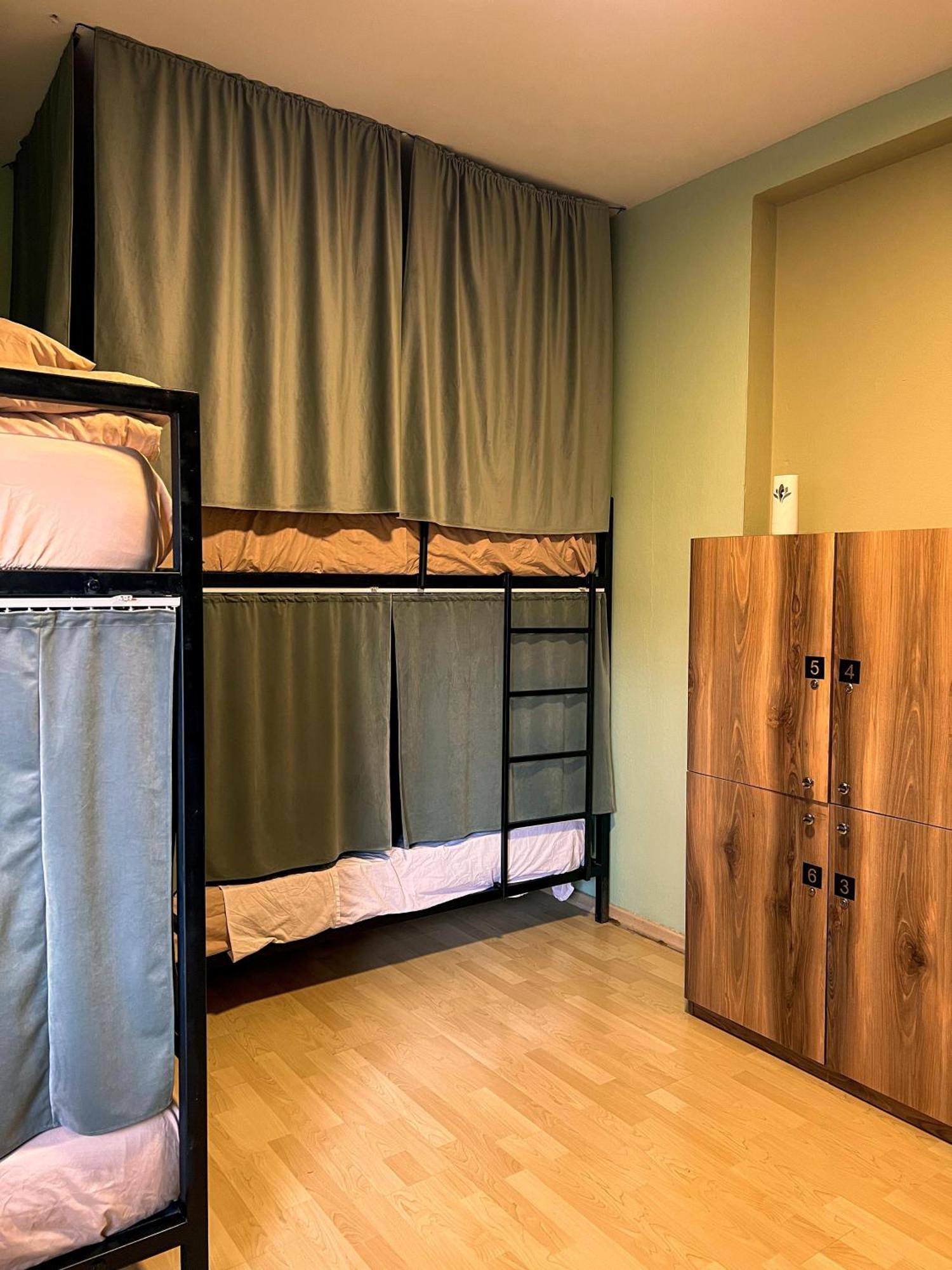 Blue Door Hostel Tirana Eksteriør billede