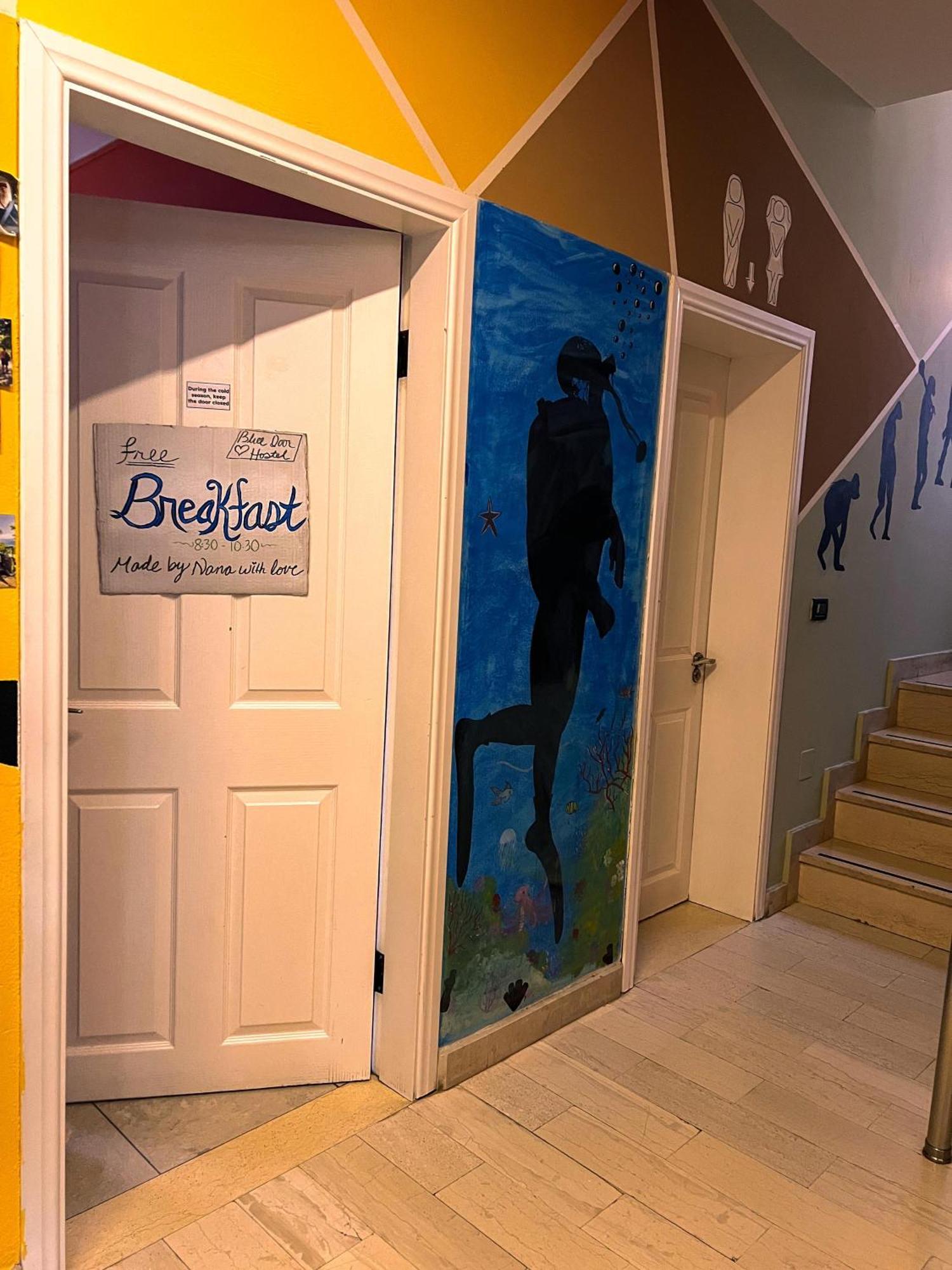 Blue Door Hostel Tirana Eksteriør billede