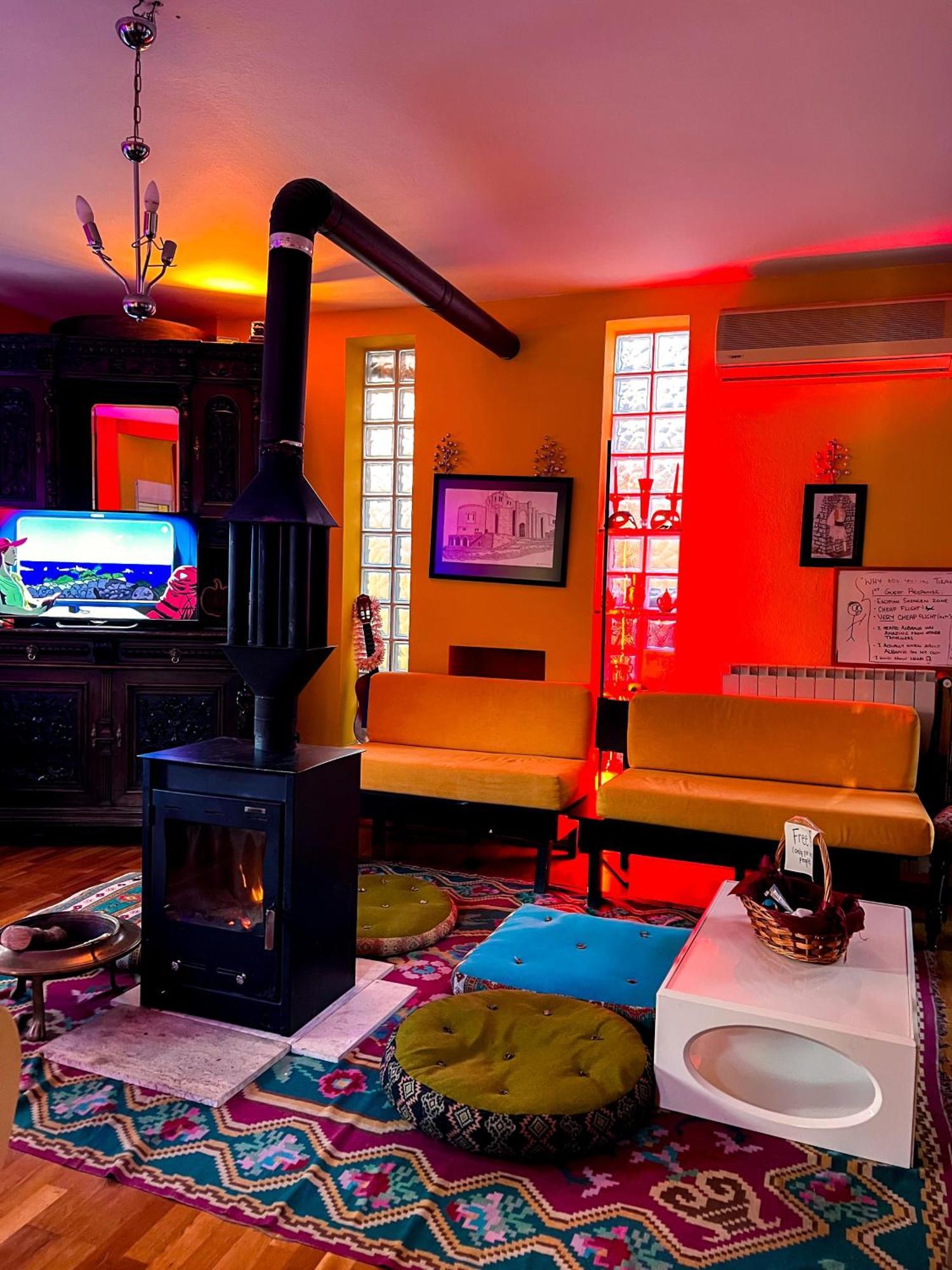 Blue Door Hostel Tirana Eksteriør billede