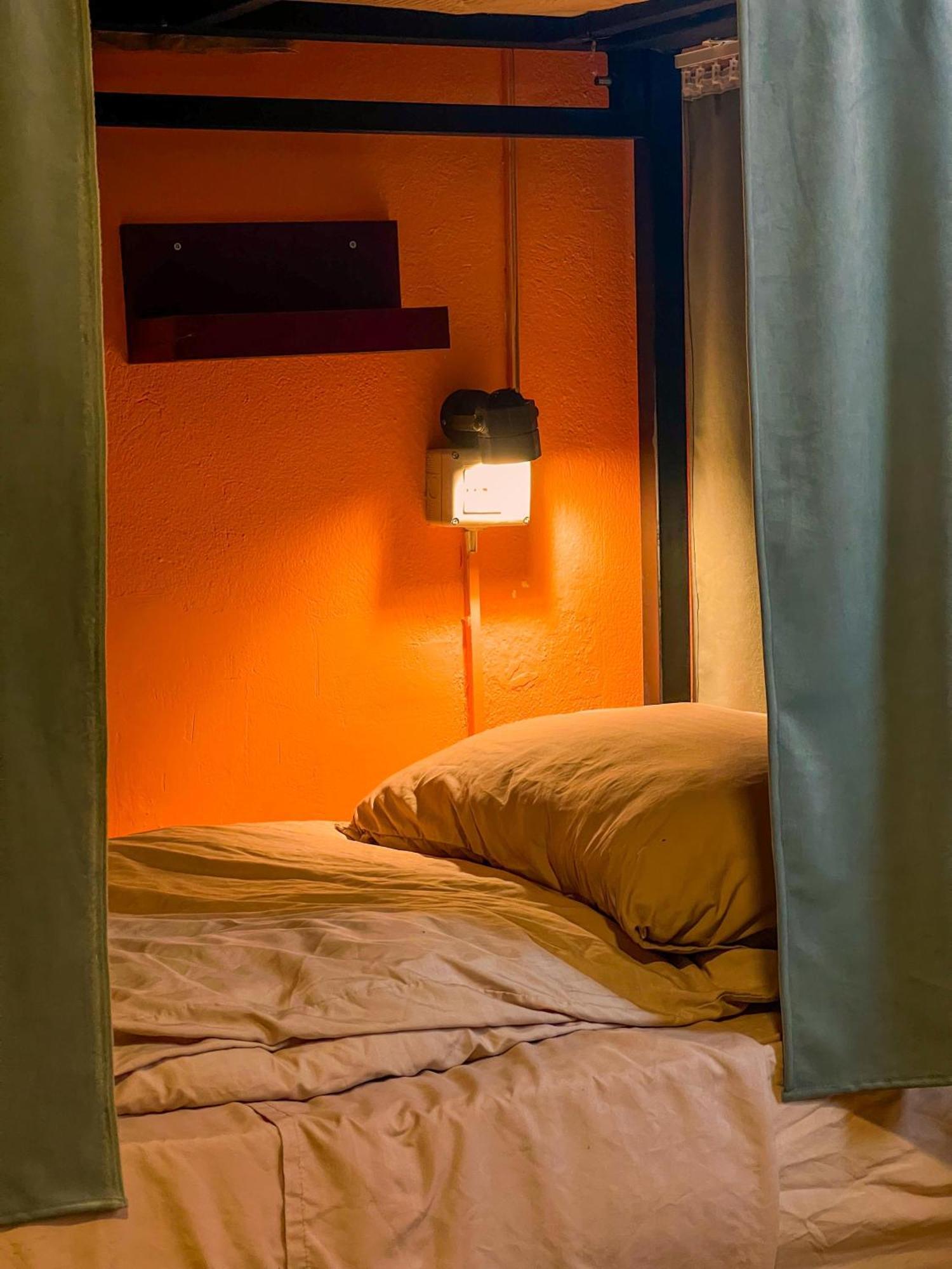 Blue Door Hostel Tirana Eksteriør billede