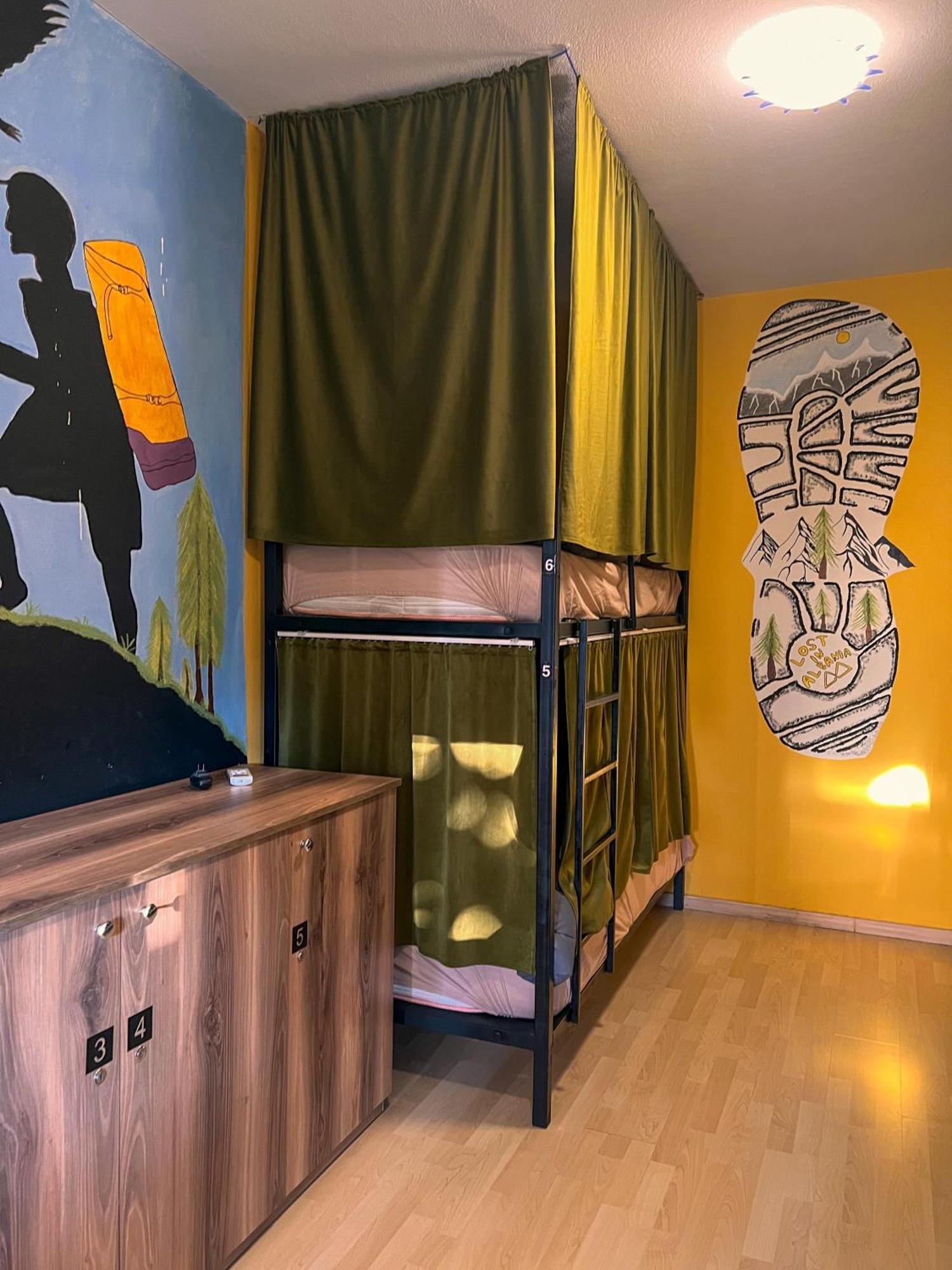 Blue Door Hostel Tirana Eksteriør billede