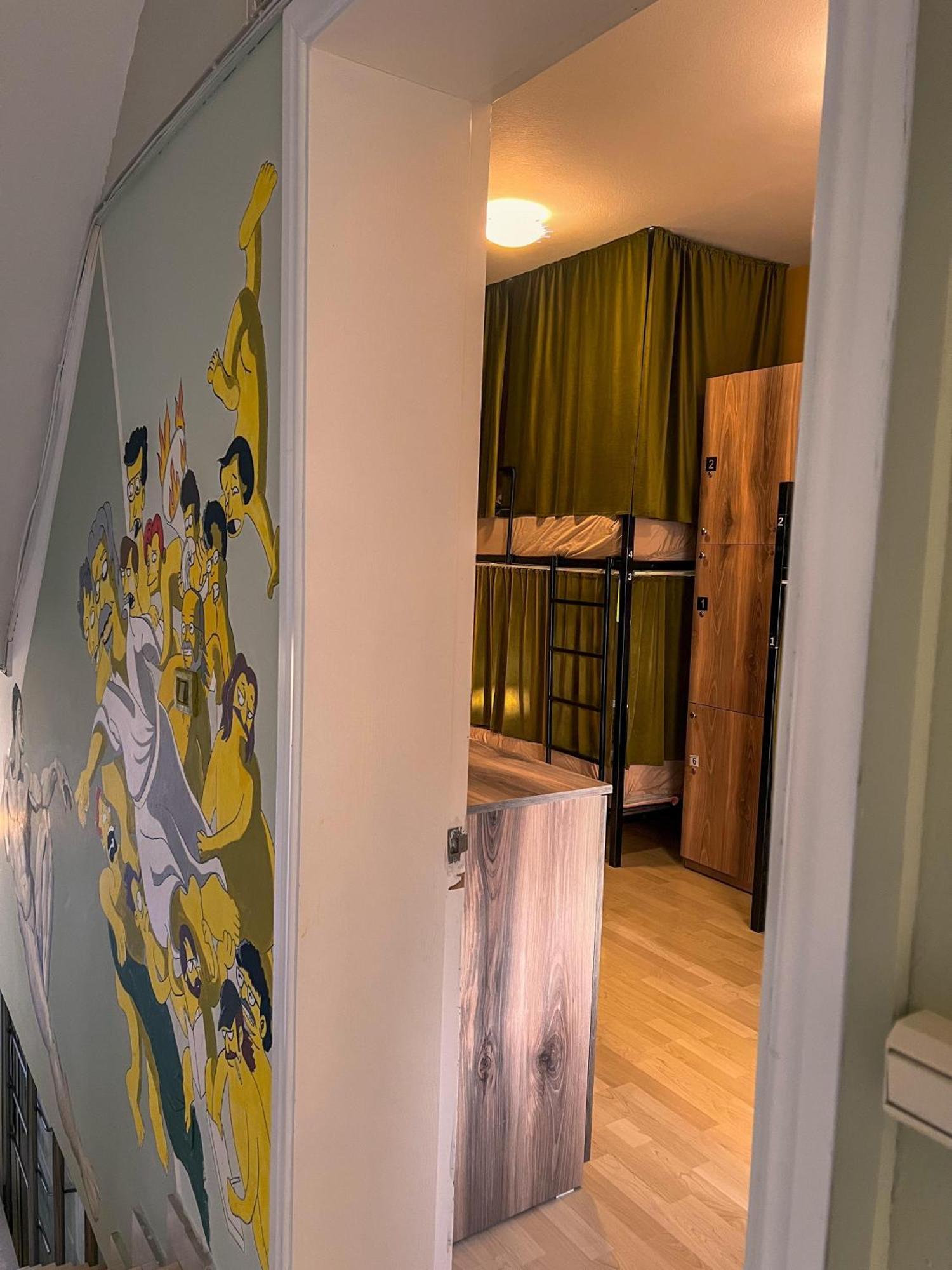 Blue Door Hostel Tirana Eksteriør billede